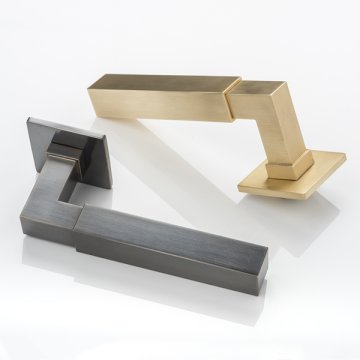 Rathbone solid brass door lever handle with square rose