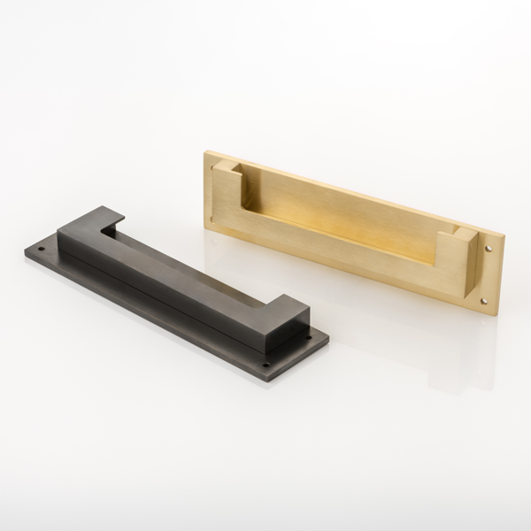 Rohe integrated cabinet handle central