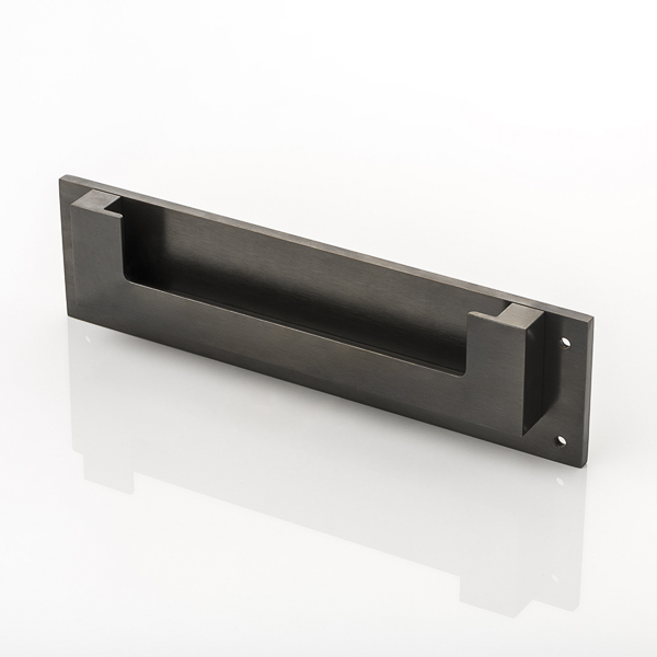 Rohe integrated cabinet handle central