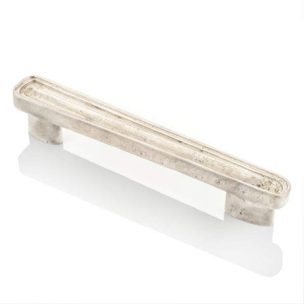 Tiro cabinet pull handle