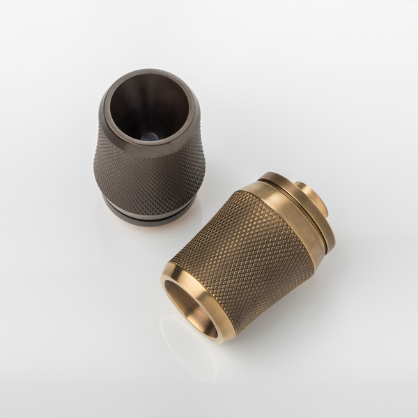 Woldon solid brass door knob with diamond knurl & round rose