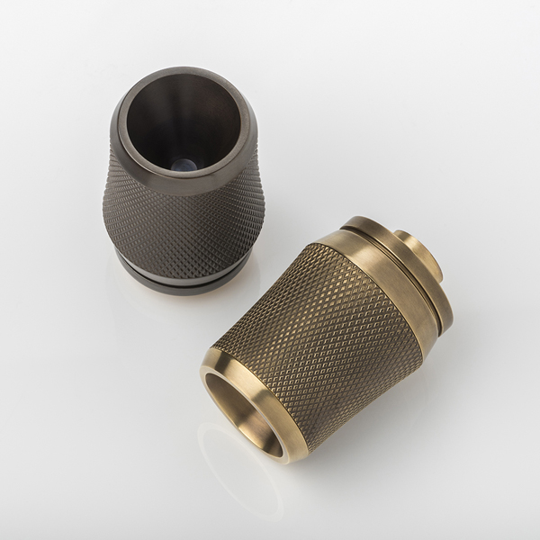 Woldon solid brass door knob with diamond knurl & round rose