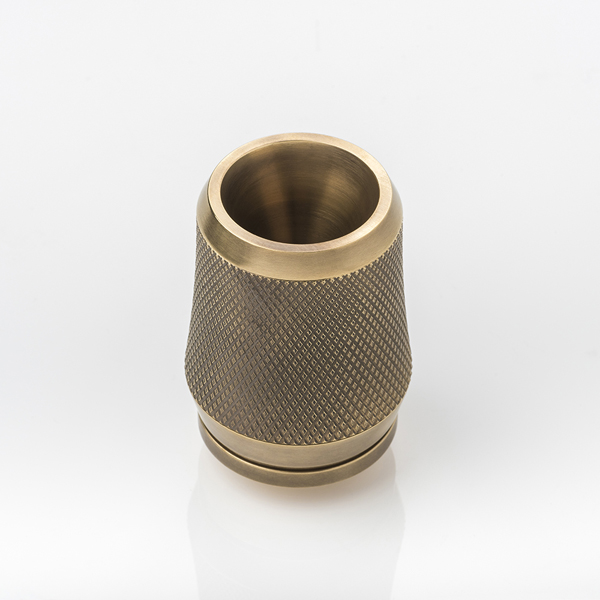 Woldon solid brass door knob with diamond knurl & round rose