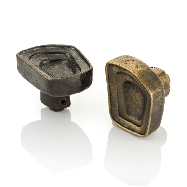 Tiro door knob with roseless rose