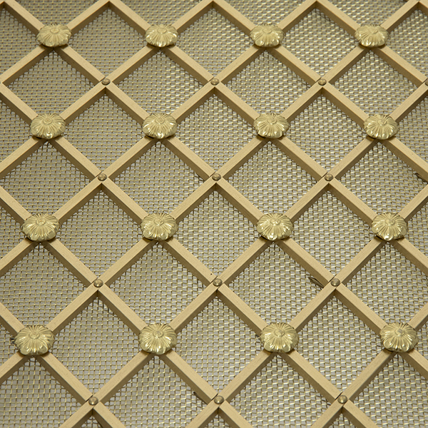 hand assembled 25mm diamond grille with alternate floral rosettes