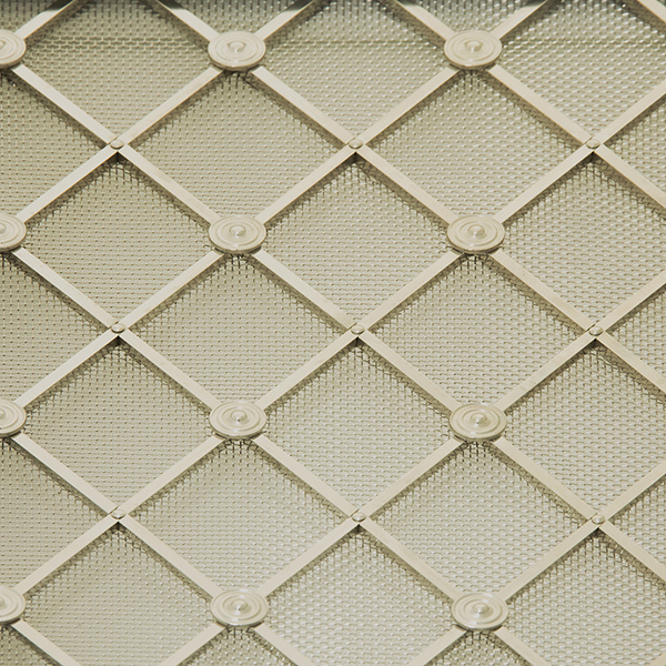 hand assembled 41mm diamond grille with alternate plain rosettes