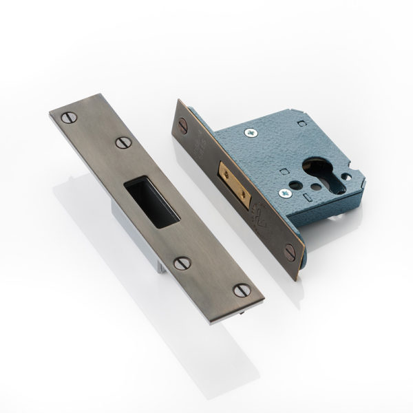 Small case high security euro cylinder deadlock