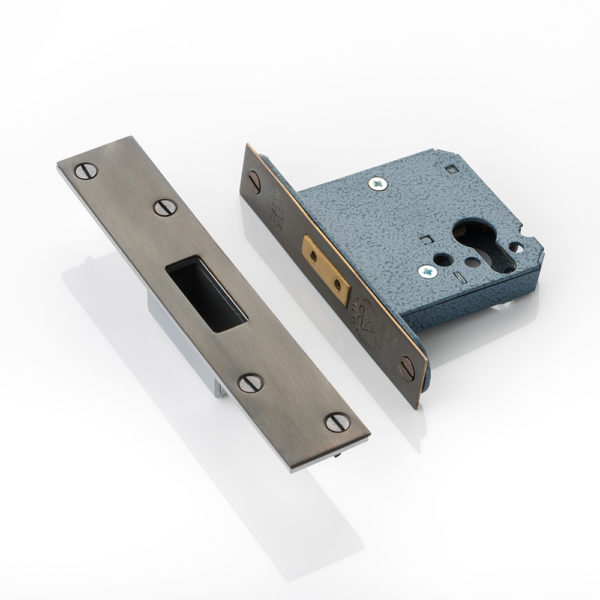 Small case high security euro cylinder deadlock
