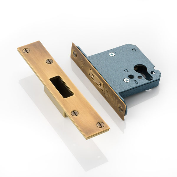 Small case high security euro cylinder deadlock