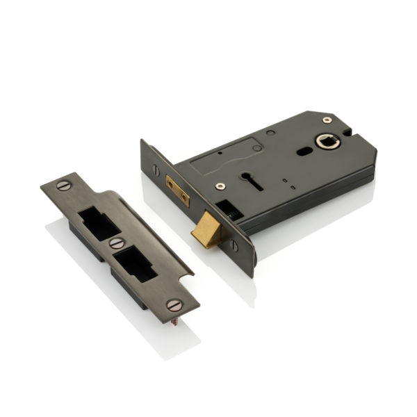 Horizontal traditional key latch lock
