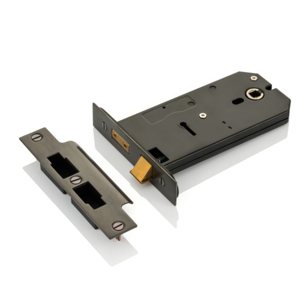 Horizontal traditional key latch lock