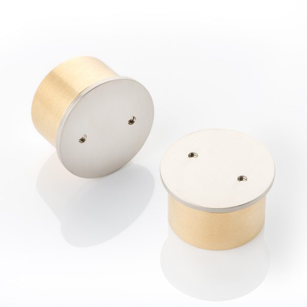 Flanged recessed magnetic door catch