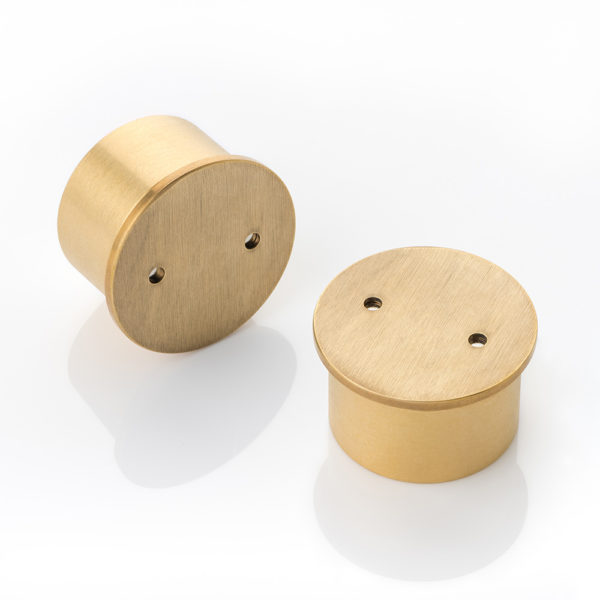 Flanged recessed magnetic door catch