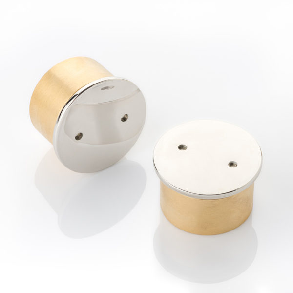 Flanged recessed magnetic door catch