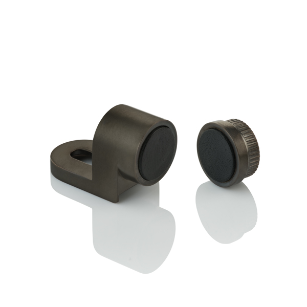 Adjustable magnetic cabinet catch with leather pad