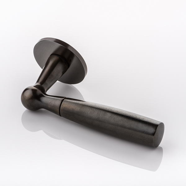 Bennett solid brass door lever handle with round rose