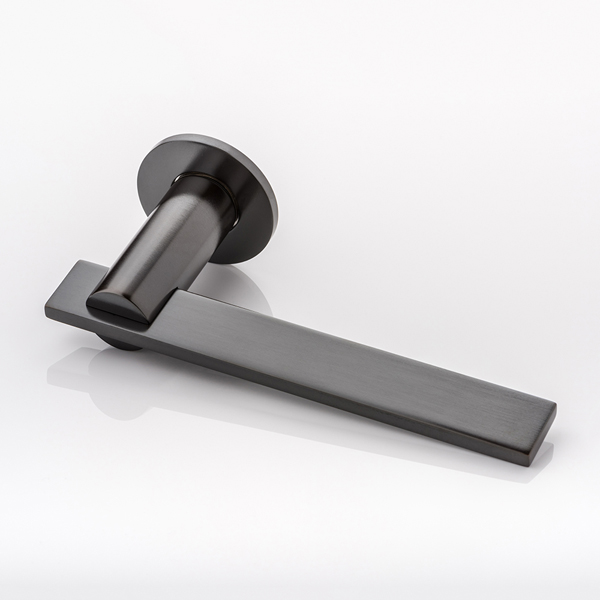 Bailey solid brass door lever handle with round rose