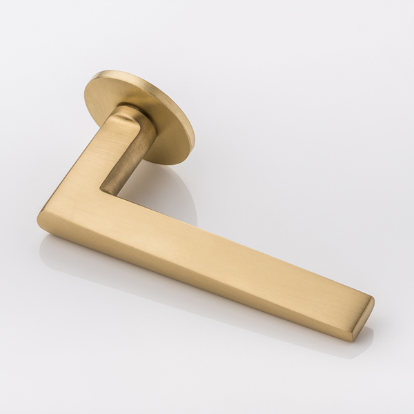 Wedge solid brass door lever handle with round rose