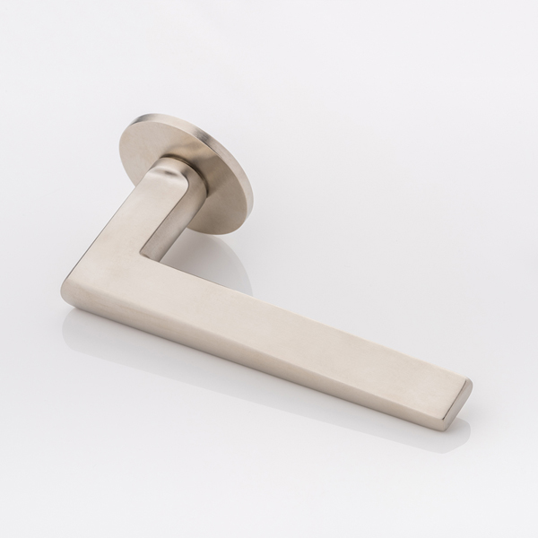 Wedge solid brass door lever handle with round rose