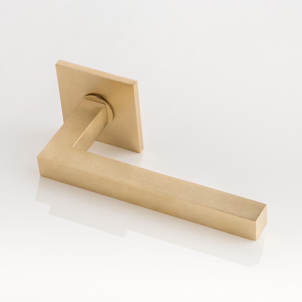 Cube junior solid brass door lever handle with square rose