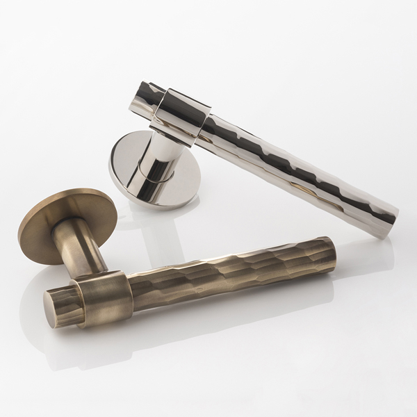 Rolled & Hammered solid brass door lever handle with round rose