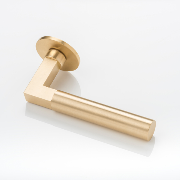 Ashworth solid brass door lever handle with round rose