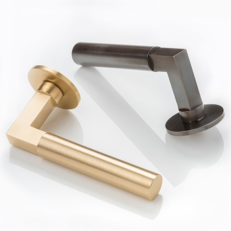 Ashworth solid brass door lever handle with round rose