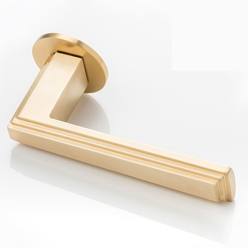 Dewhurst III solid brass door lever handle with round rose