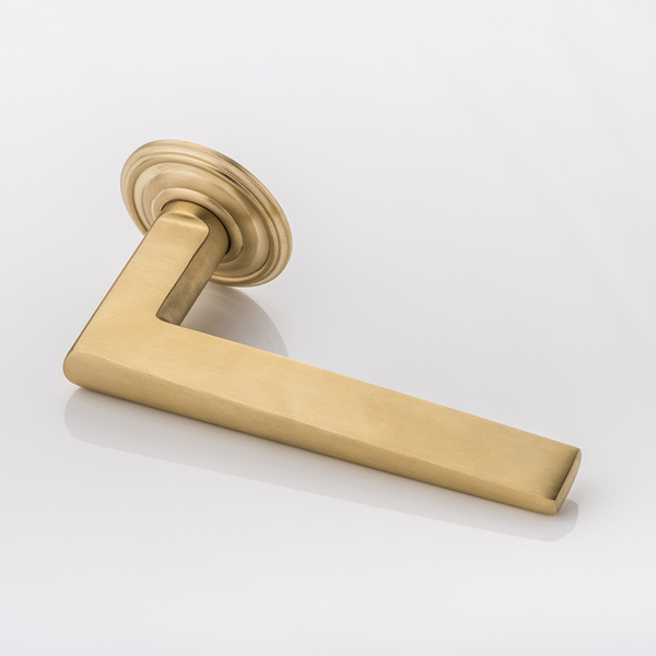 Wedge II solid brass door lever handle with ornate rose