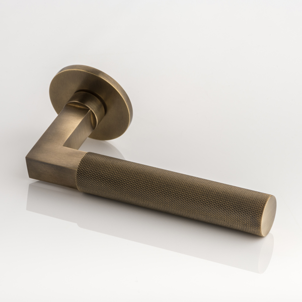 Ashworth solid brass door lever handle with diamond knurl & round rose