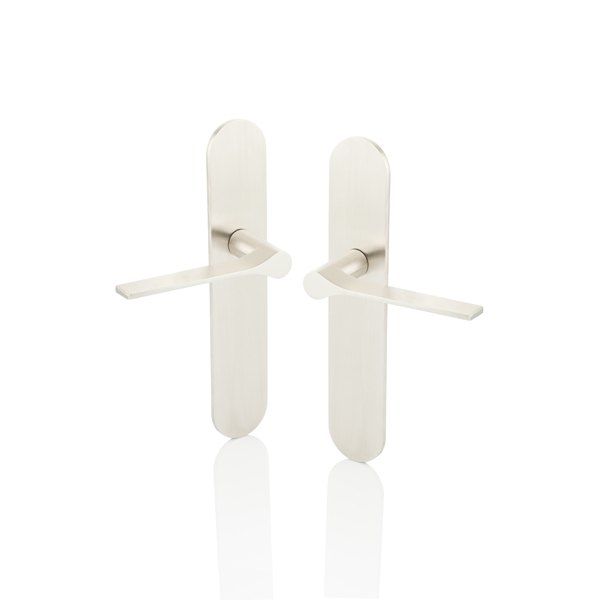 Fonteyn solid brass door lever handle with round backplate