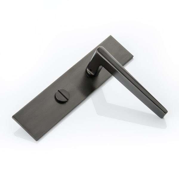 Wedge door lever handle with backplate and privacy turn/release