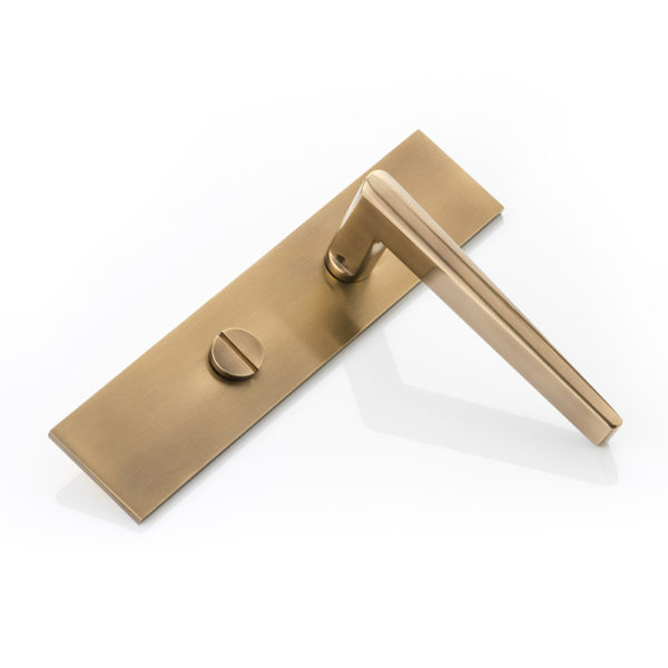 Wedge door lever handle with backplate and privacy turn/release
