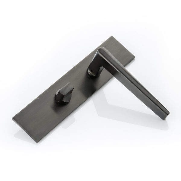 Wedge door lever handle with backplate and privacy turn/release