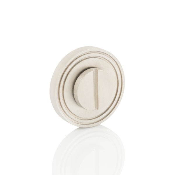 Emergency release round turn with grooved rose