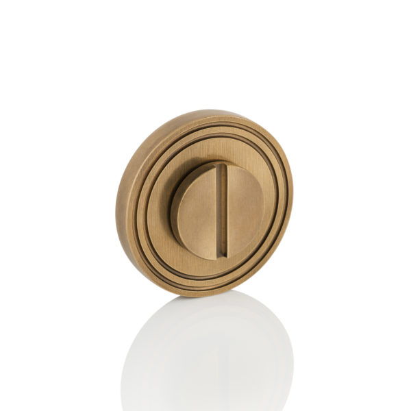 Emergency release round turn with grooved rose