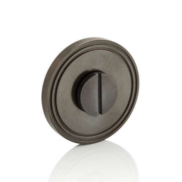 Emergency release round turn with grooved rose