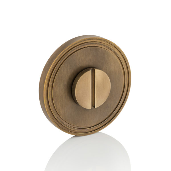 Emergency release round turn with grooved rose