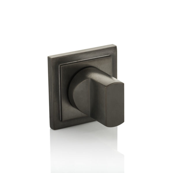 Pinch thumb turn with square stepped rose