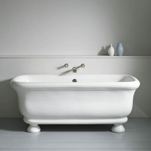 Paris bath with bun feet